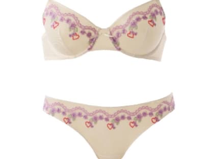 Fein bestickt von La Perla, 
BH ca. 40 Euro, Slip ca. 35 Euro