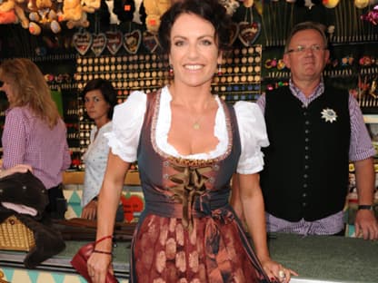 Schauspielerin Christine Neubauer kam im traditionellem Dirndl