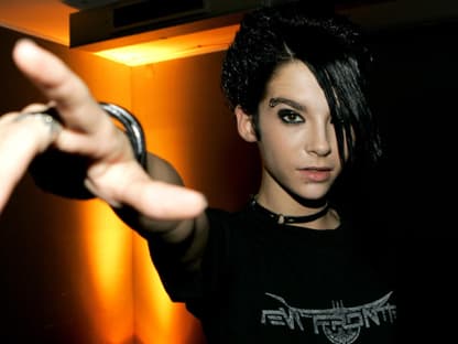 Bill Kaulitz nahm 2003 bei der Castingshow "Star Search" teil, schied aber schon im Achtelfinale aus. Sein Talent blieb aber nicht unentdeckt. Der Musikmanager Peter Hoffmann nahm ihn unter Vertrag