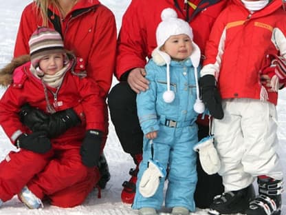 Der niederländische Thronfolger Willem-Alexander mit seiner Ehefrau Maxima und den drei gemeinsamen Kindern im jährlichen Skiurlaub 