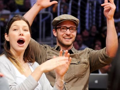 Trennungsgerüchte adieu! Justin Timberlake und Dauerfreundin Jessica Biel besuchten am 21. April zusammen ein Basketball-Spiel der L.A. Lakers in Los Angeles. Sieht etwa so ein unglückliches Pärchen aus?