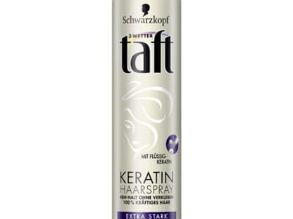 Danach die Haare über einen großen Lockenstab eindrehen und anschließend mit den Fingern zurecht zupfen. Haarspray darüber und fertig ist der Venedig-Look! "3 Wetter Taft Keratin Haarspray" von Schwarzkopf, 250 ml ca. 3 Euro