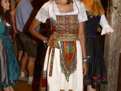 Sara Nuru macht auch im Dirndl eine bezaubernde Figur