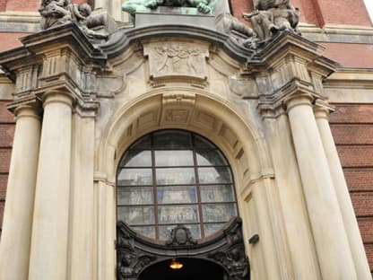 In der Kirche St. Michaelis in Hamburg fand die Trauerfeier für Dieter Pfaff statt