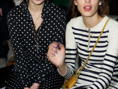 BFFs in der ersten Reihe bei der Show von Unique: Pixie Geldof und Alexa Chung