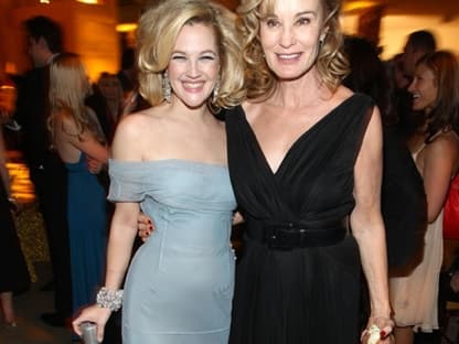 Zeigten sich schon vor der Verleihung sehr innig:  Jessica Lange und Drew Barrymore.