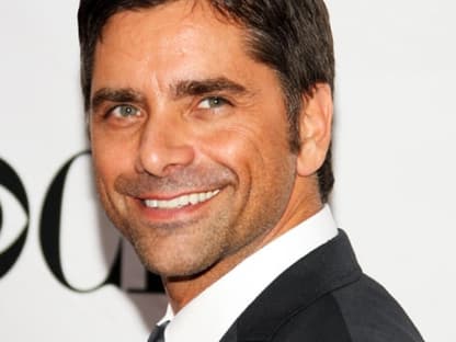 Hollywoods Liebling: "Full House"-Star John Stamos. Der 45-jährige kann derzeit noch in der letzten Staffel von "Emergency Room", als Dr. Tony Gates bewundert werden