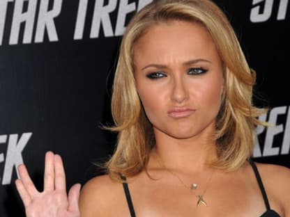 Mr. Spock lässt grüßen: Hayden Panettiere macht den Vulkanier-Gruß