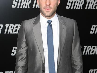 Zachary Quinto spielt übrigens den jungen Mister Spock. 