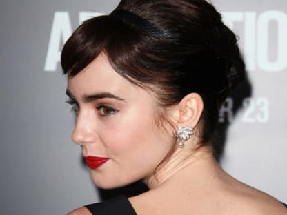 Lily Collins war ganz im Stil von Audrey Hepburn gestylt