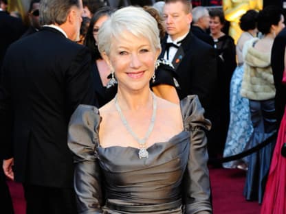 Laudatorin Helen Mirren kam in einem Kleid von Vivienne Westwood