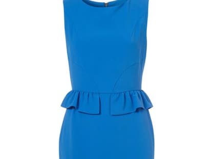 Etuikleid mit dezenten Mini-Volants über topshop.com, ca. 60 Euro