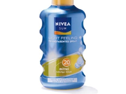 Mit Sofort-Schutz "Light Feeling Transparentes Spray SPF 20" von Nivea Sun, 200 ml ca. 11 Euro