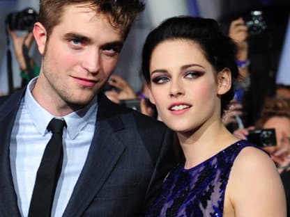 Am Montagabend war es endlich so weit: Die ganz "Twilight"-Crew lud zur großen Weltpremiere von "Twilight: Breaking Dawn 1" ins Nokia Theatre in Los Angeles. Hauptdarsteller Robert Pattinson und Kristen Stewart wurden dabei gefeiert wie Superstars - was sie inzwischen ja auch schon sind ....