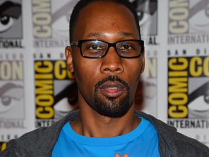 RZA, Hauptproduzent des Wu-Tang Clans, versuchte es mit Meditation vor der Kamera. Wenns hilft ...