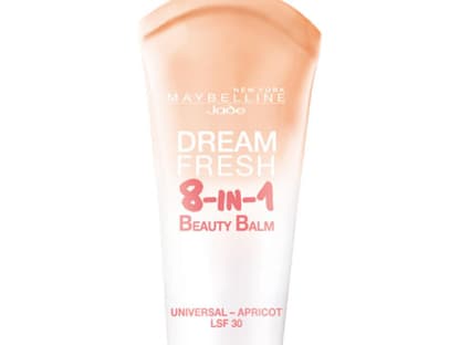 Der "BB 8-in-1 Beauty Balm" ist relativ dünnflüssig, lässt sich gut verteilen und deckt auch kleinere Unreinheiten ab. Von Maybelline Jade, ca. 9 Euro. 2013 werden noch weitere BB-Creams den Beauty-Markt erobern. OK! wird diese Fotostrecke ab Januar entsprechend erweitern und wünscht viel Spaß beim Ausprobieren!