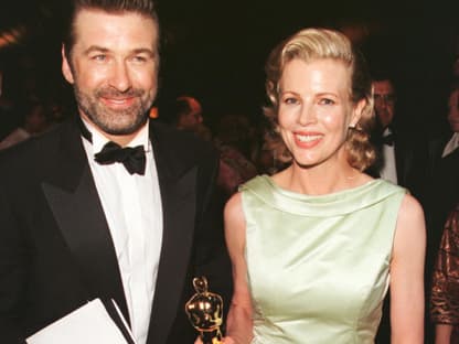 1999: Alec Baldwin & Kim Basinger: âEs ist häufiger so, dass es bei Promi-Paaren kriselt und sie trotzdem die Fassade auf dem Red Carpet noch aufrechterhalten müssen", erklärt Ludowig. âDie ganze Welt schaut zu  da muss alles perfekt sein." Auch bei Alec und Kim kriselte es bei ihrem Award-Gewinn schon längerâ...