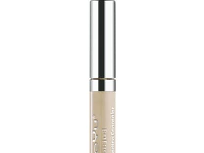 Anschließend Concealer unter die Augen tupfen und sanft mit dem Finger einklopfen. "Light Reflecting Concealer" von BeYu, ca. 12 Euro. Kaufen Sie das Produkt gleich hier im <a href="http://shop.ok-magazin.de/beyu-gesichtsmake-up-concealer-6-0-ml,rycn3omt7kbjs128,i" target="_blank">OK!-Shop</a>