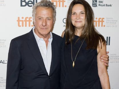 Bei dem 37. "Toronto International Film Festival" geben sich die Stars die Klinke in die Hand. Dustin Hoffman mit seiner Frau Lisa auf dem Roten Teppich zu dem Film "Quartet"