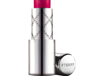 Passend zum Welt-Kuss-Tag! Dieser Lippenstift von Terry de Gunzburg ist nicht nur farbstark, sondern er haftet auch enorm gut und trocknet die Lippen nicht aus. Einfach fabelhaft. Rouge Terrybly, von BY TERRY, ca. 36 Euro, über www.niche-beauty.com