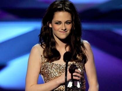 Golden Girl: ihr Dress verriet bereits, dass Kristen Stewart der Star des Abends war ...