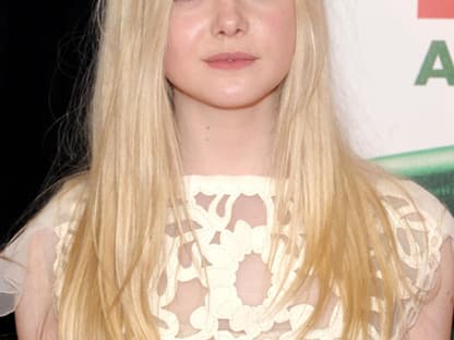 Die Schwester von Dakota Fanning kam einem romantischen Kleid