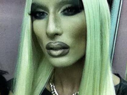 Wie krass! Conchita Wurst als Donatella Versace