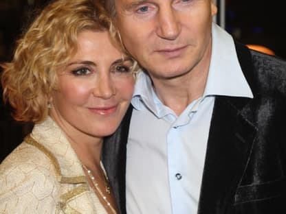 Auch Schauspielerin Natasha Richardson ist 2009 leider verstorben. Die Ehefrau von Liam Neeson hatte sich bei einem Skiunfall in Kanada eine schwere Kopfverletzung zugezogen. Sie wurde in New York für klinisch tot befunden. Sie wurde nur 45 Jahre alt