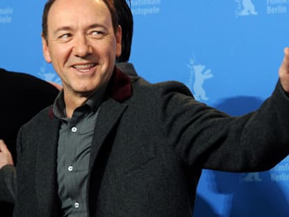 Tag 2 auf der Berlinale - und die Hollywood-Stars geben sich die Klinke in die Hand. Kevin Spacey stellte in der Hauptstadt seinen Film "Margin Call" vor