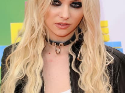 Taylor Momsen kam wie gewohnt im rockigen Outfit und kräftigen Smokey-Eyes