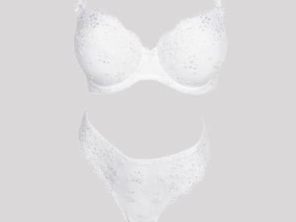 Blumenstickerei von Prima Donna: Push-up-BH ca. 70 Euro, Slip ca. 40 Euro