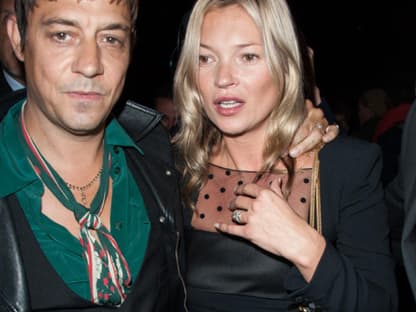 Dürfen natürlich bei keinem namenhaften Designer fehlen: Jamie Hince und Ehefrau Kate Moss