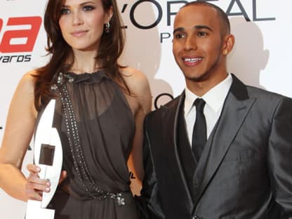 Lewis Hamilton übergab den Preis für den "besten Animationsfilm" an Mandy Moore. Sie und ihre Kollegen kamen den Preis für den Film "Tangled"