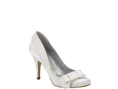 Die Romantik-Hochzeit: Pumps von Pura Lopez, ca. 150 Euro