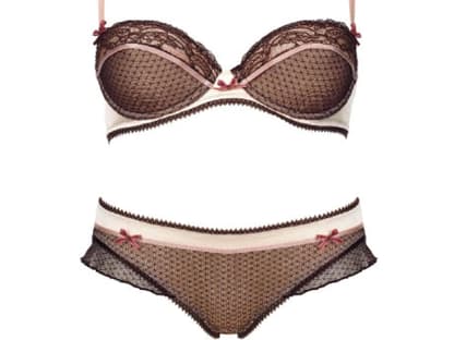 Detailverliebt und zweifarbig von Passionata, BH ca. 40 Euro, Slip ca. 20 Euro