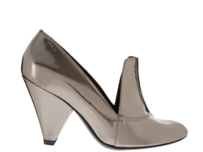 Diese Wert´­anlage sollten Sie nicht verpassen! Metallic-Pumps über asos.de, ca. 45 Euro