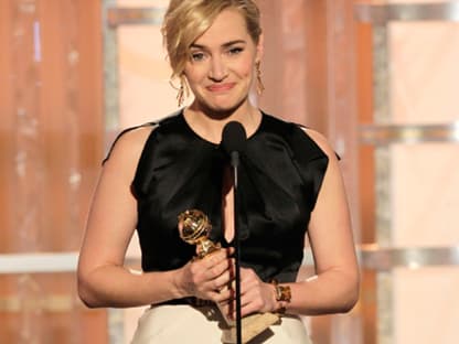 Kate Winslet holte sich ebenfalls einen "Golden Globe" ab. Sie gewann in der Sparte "Beste Schauspielerin in einer TV-Serie, Mini-Serie oder TV-Film" für ihre Rolle in "Mildred Pierce"