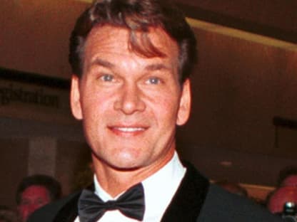 Patrick Swayze wurde am 18. August 1952 in Houston, Texas geboren. Nach dem Collage zog er nach New York und absolvierte eine Ausbildung zum Ballett-Tänzer. Anschließend zog es ihm zum Broadway