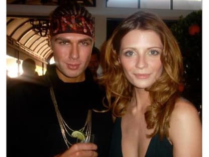 Mischa Barton ist immer für einen Drink zu haben. Aber es muss Rotwein sein. Bei der Präsentation meiner Accessoires-Kollektion âKin" in Hamburg habe ich extra welchen für sie organisieren lassen