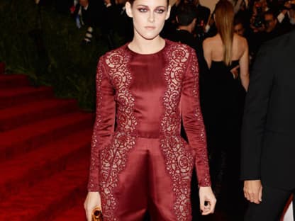 Ooop! Zum Fashion-Event, die "MET Gala", kam Kristen in einer Kreation von Stella McCartney. Bei den Kritikern gehörte sie mit diesem Look zu den Flops des Abends 