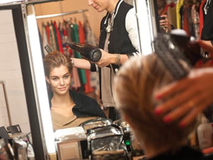 "GNTM"-Gewinnerin Luisa Hartema stand bei ihrem ersten Topmodel-Job nach ihrem Sieg für Zalando vor der Kamera. Wir haben die Bilder mit einem Blick hinter die Kulissen!