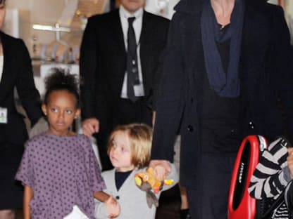 Hier Familien Operhaupt Brad Pitt mit Adoptivtochter Zahara und´ Knox Léon 