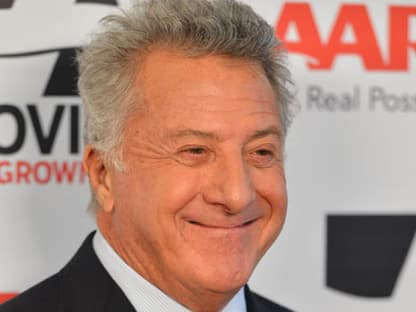 Dustin Hoffman wurde in den 60ern für "Die Reifeprüfung" schlagartig berühmt. Bis heute hat er in diversen Kassenschlagern mitgespielt. Den Oscar für die beste Hauprolle bekam er für "Rain Man" & "Kramer gegen Kramer"´ 