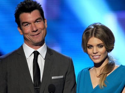 Jerry O'Connell und AnnaLynne McCord auf der Bühne﻿