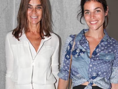 Mode-Bloggerin Carine Roitfeld mit ihrer Tochter Julia Restoin Roitfeld