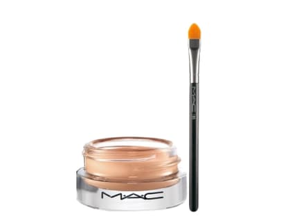 Abdeckcreme und Pinsel: "Studio Sculpt Concealer" und "Concealer Brush", beides von Mac, ca. 18 und 
ca. 27 Euro