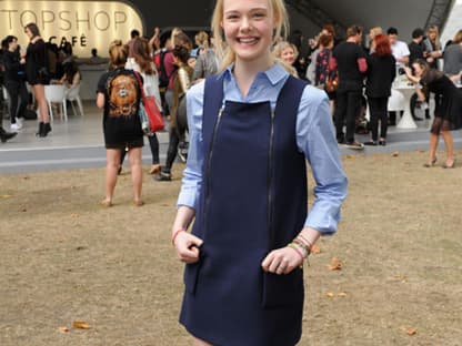 Schauspielerin Elle Fanning in einem süßen Outfit