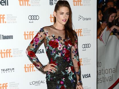 Floral: Kristen bei der "On The Road"-Premiere auf dem Toronto Film Festival 2012. Übrigens war dies ihr erster öffentlicher Auftritt nach dem Affäre-Skandal mit Regisseur Rupert Sanders (übrigens wieder in einer Zuhair Murad-Robe!)