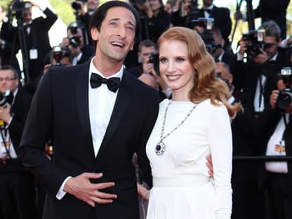 Jessica Chastain und ihr Schauspielkollege Adrien Brody reisten für die Premiere für "Behind the Candelabra" an die CÃ´te d' Azur und hatten sichtlich Spaß auf dem Red Carpet