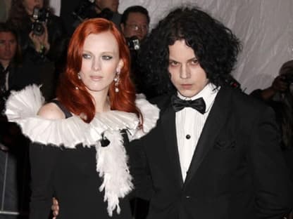 Jack White von der Band "The White Stripes" brachte seine rothaarige Ehefrau Karen Elson mit